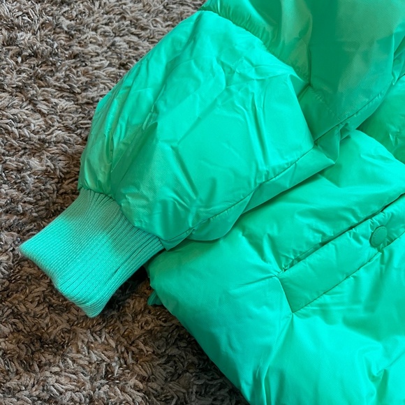 NWT American Eagle bright kelly green cropped puffer jacket size small - Picture 3 of 6
